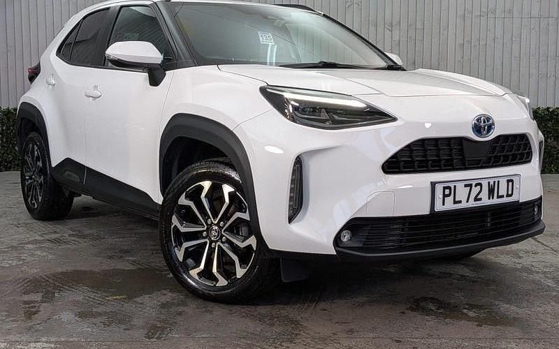 Used 2025 Toyota Yaris Hybrid Design Estate | £19,295 (Super price) - Image 1/4