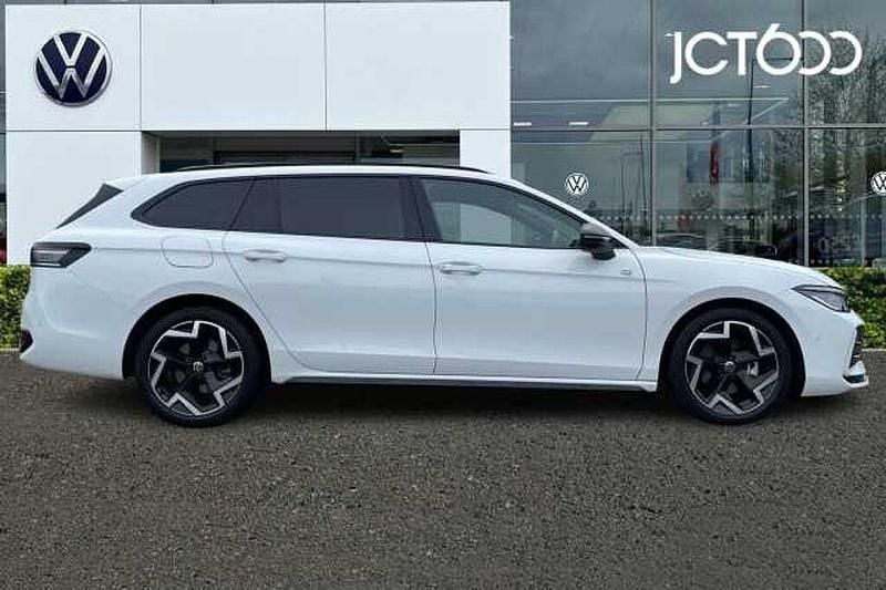 Used VW Passat R-line 150 HP (110 kW) 2024 White Estate