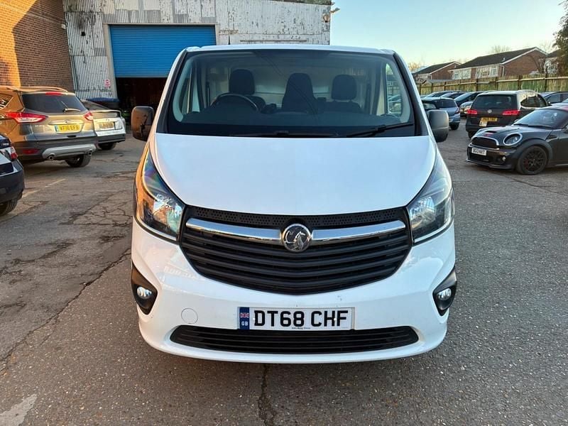 White Used 2018 Vauxhall Vivaro Sportive MPV | £9,650 (Fair price) - Image 1/4