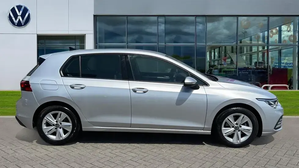Used VW Golf VIII Life 150 HP (110 kW) 2023 Reflex silver metallic