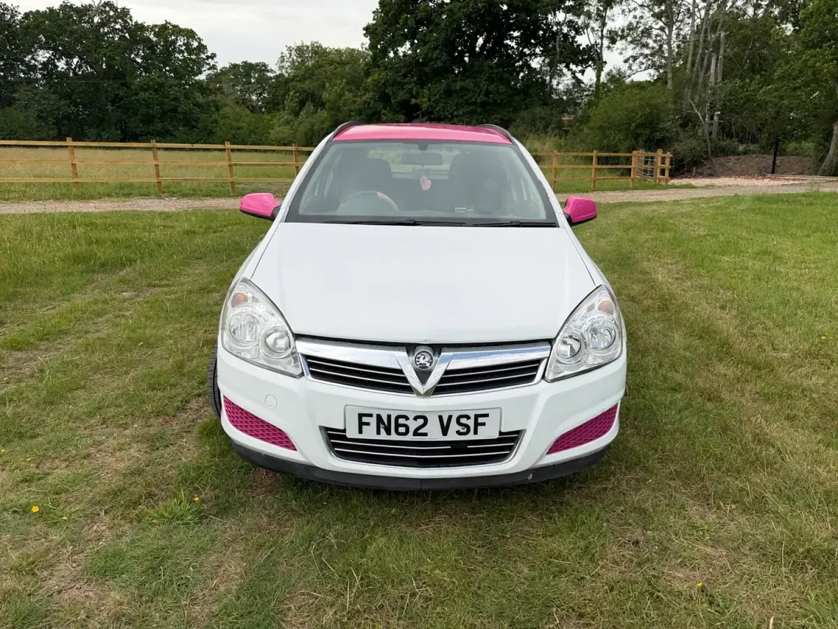 Used Vauxhall Astra Club 108 HP (79 kW) 2012 White Van
