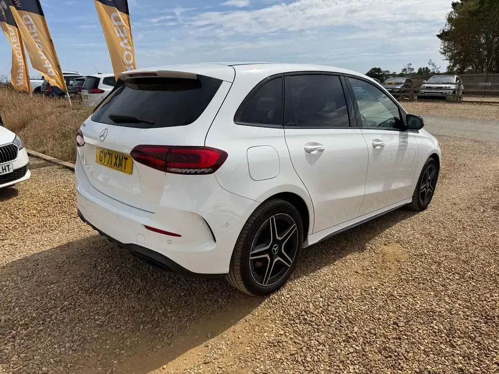 Used Mercedes B250e Executive 2021 White Hatchback