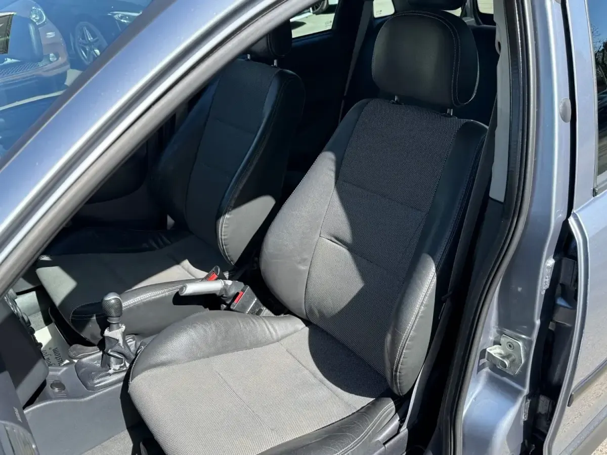 Używany Vauxhall Corsa 80 KM (58 kW) 2006 Srebrny Hatchback