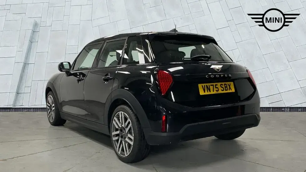 Used Mini Cooper Hatch 113 kW (154 HP) 2025 Black Hatchback