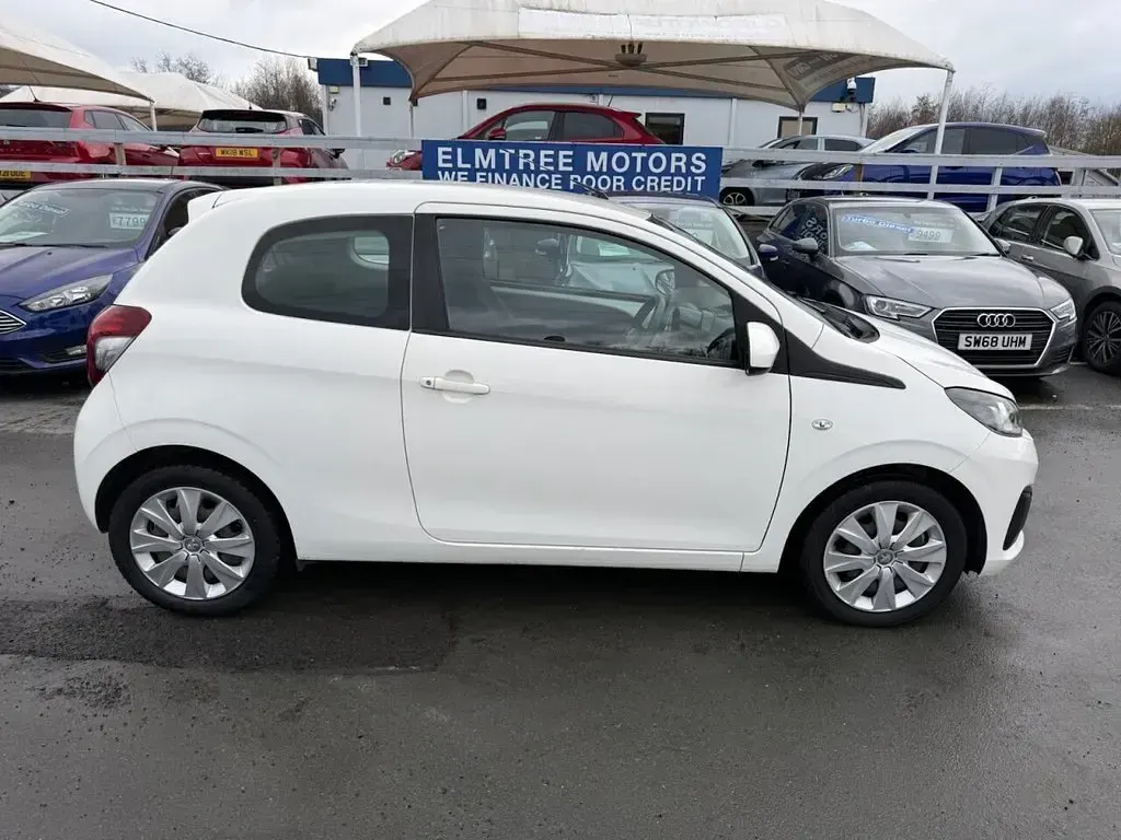 Used Peugeot 108 Active 72 HP (52 kW) 2018 White Hatchback