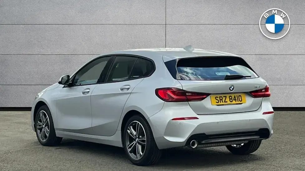 Used BMW 118 Sport Line 134 HP (98 kW) 2021 Silver Hatchback