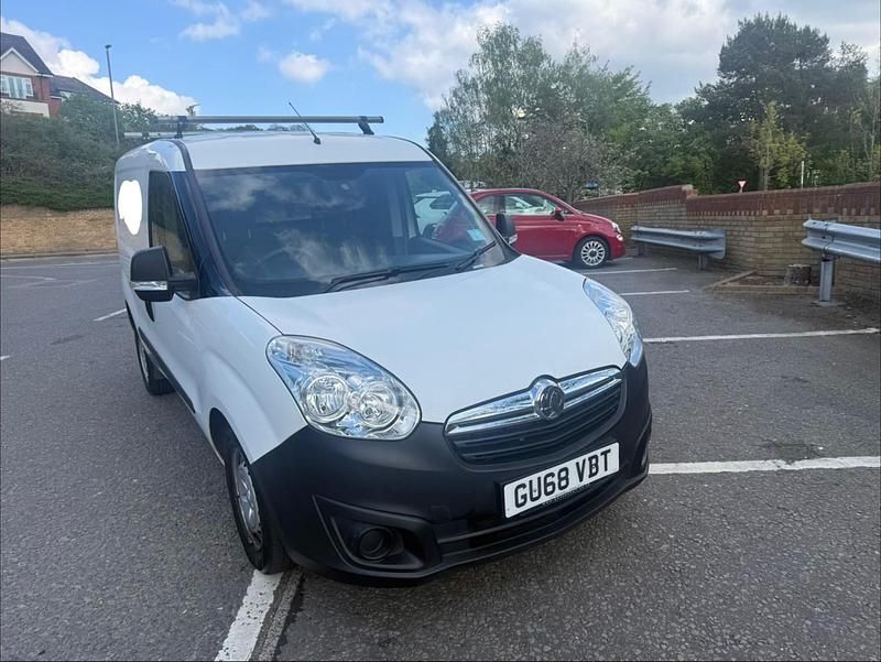 Second-hand Vauxhall Combo 95 CP (69 kW) 2018 Alb Monovolum