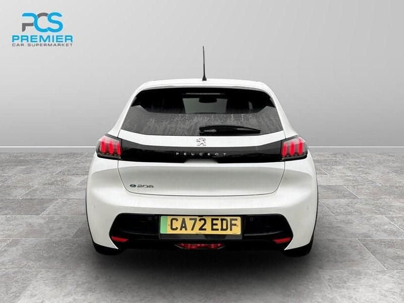 Used Peugeot e-208 Allure+ 100 kW (136 HP) 2022 White Hatchback