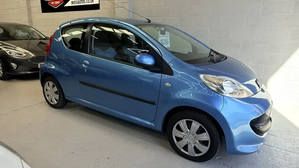 Used Peugeot 107 Urban Move 68 HP (50 kW) 2008 Blue Hatchback