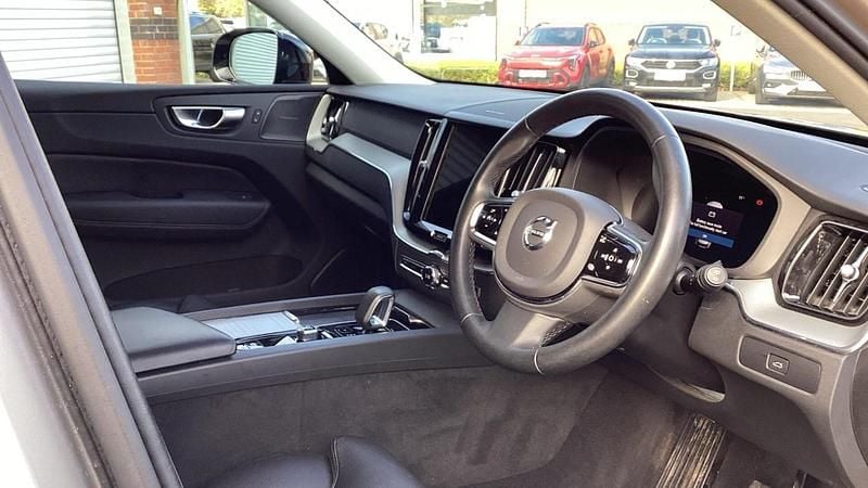 Used Volvo XC60 Plus 247 HP (181 kW) 2023 Gold SUV