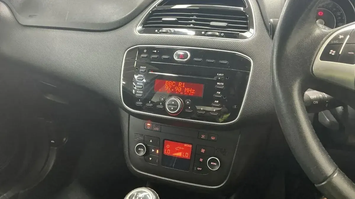 Used Fiat Punto Easy 69 HP (50 kW) 2012 White Hatchback