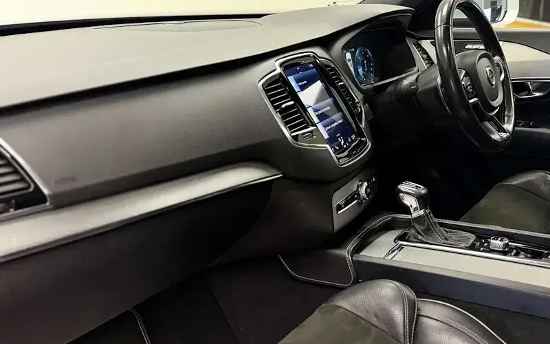 Used Volvo XC90 R-Design 235 HP (172 kW) 2019 SUV