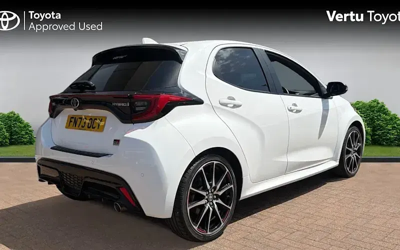 Used Toyota Yaris Sport 116 HP (85 kW) 2023 White Hatchback