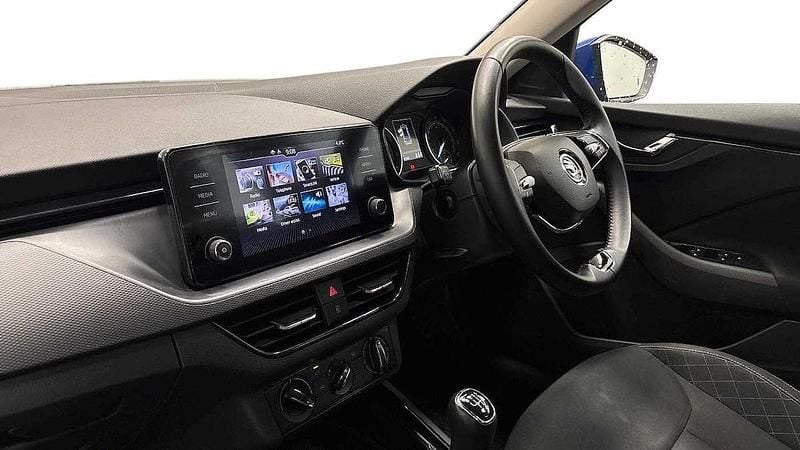 Used Skoda Kamiq SE 70 HP (51 kW) 2023 Energy blue SUV