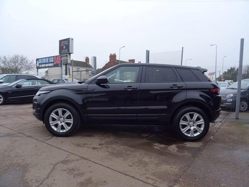 Used Land Rover Range Rover evoque SE 2017 Black Estate
