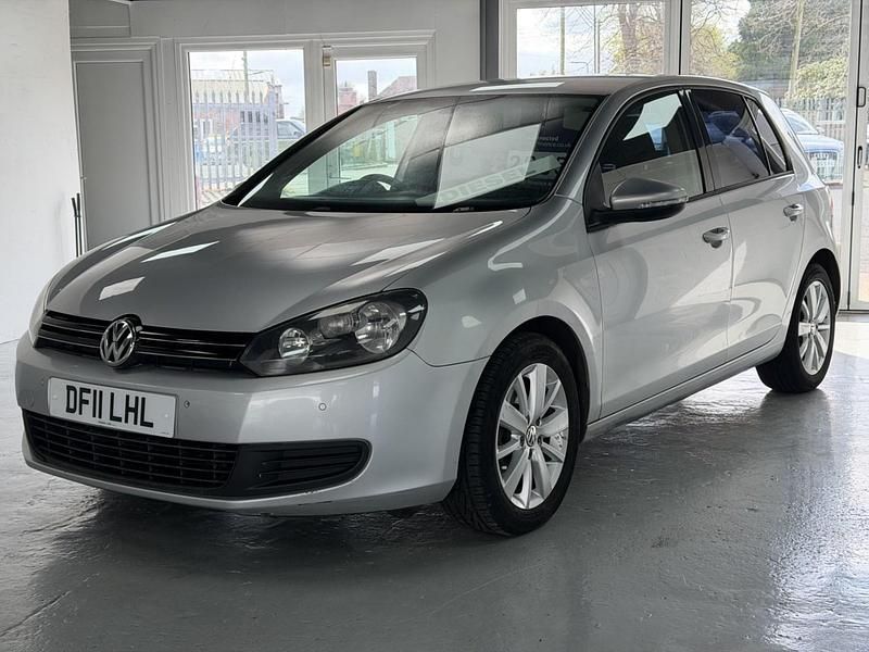Usado VW Golf VI Match 105 HP (77 kW) 2011 Prateado Citadino