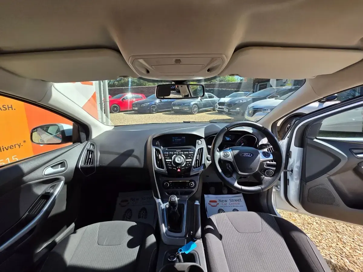 Begagnad Ford Focus Titanium 2013 Vit Halvkombi