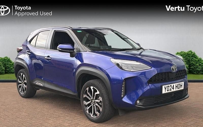 Used 2025 Toyota Yaris Hybrid Design Estate | £22,811 (Good price) - Image 1/4