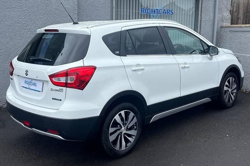 Used Suzuki SX4 SZ-T 129 HP (94 kW) 2021 White Hatchback