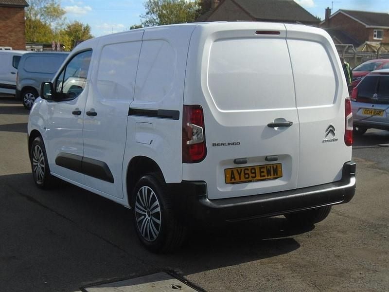 Used Citroën Berlingo 130 HP (95 kW) 2020 White MPV