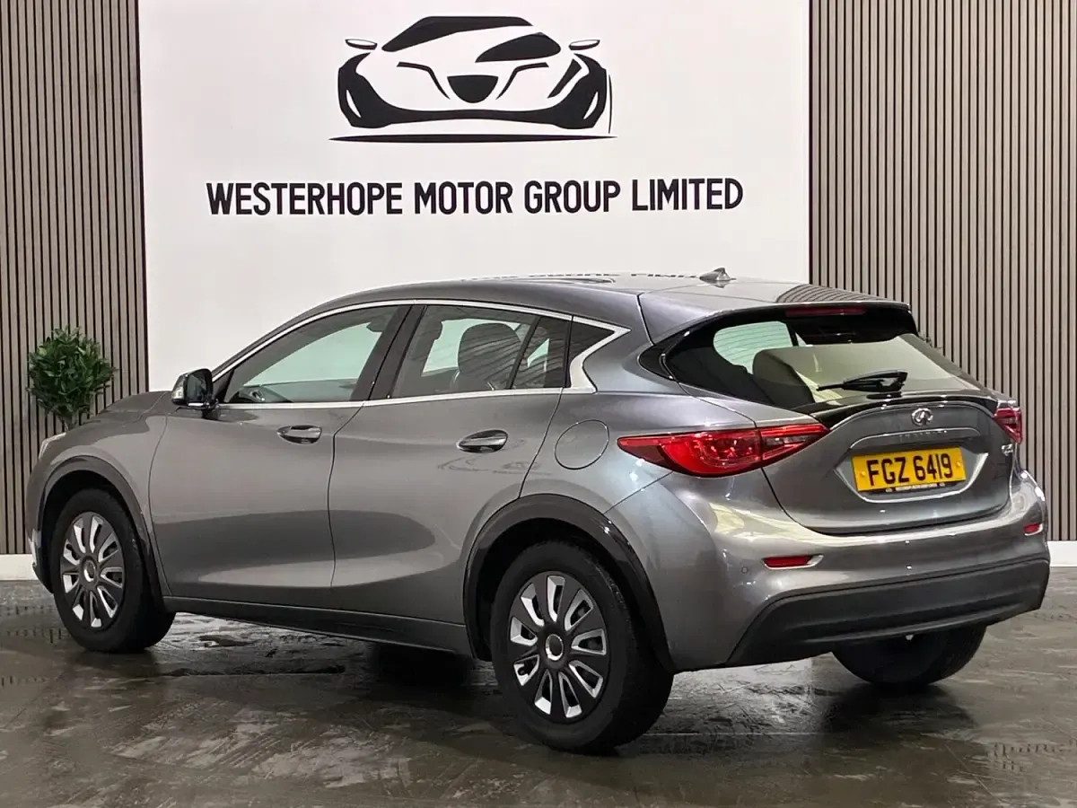 Used Infiniti Q30 109 HP (80 kW) 2017 Grey Hatchback