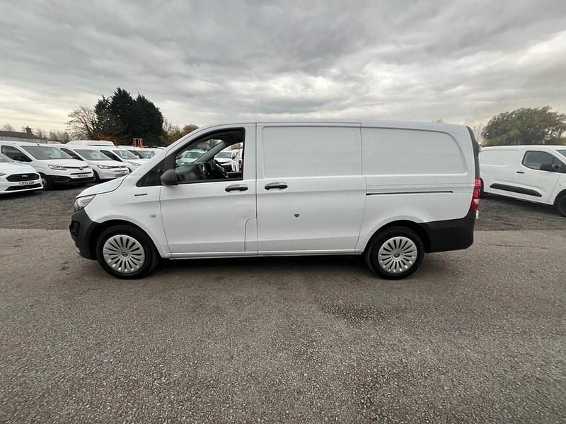 Used Mercedes e-Vito Progressive 85 kW (116 HP) 2022 White MPV