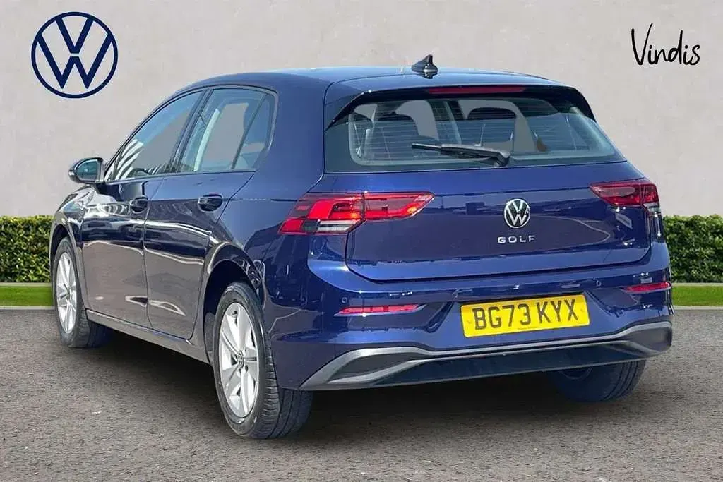 Used VW Golf VIII Life 128 HP (94 kW) 2023 Blue Hatchback
