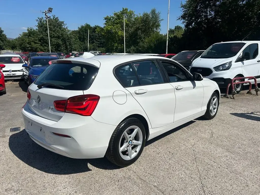 Used BMW 118 Performance 150 HP (110 kW) 2018 White Hatchback