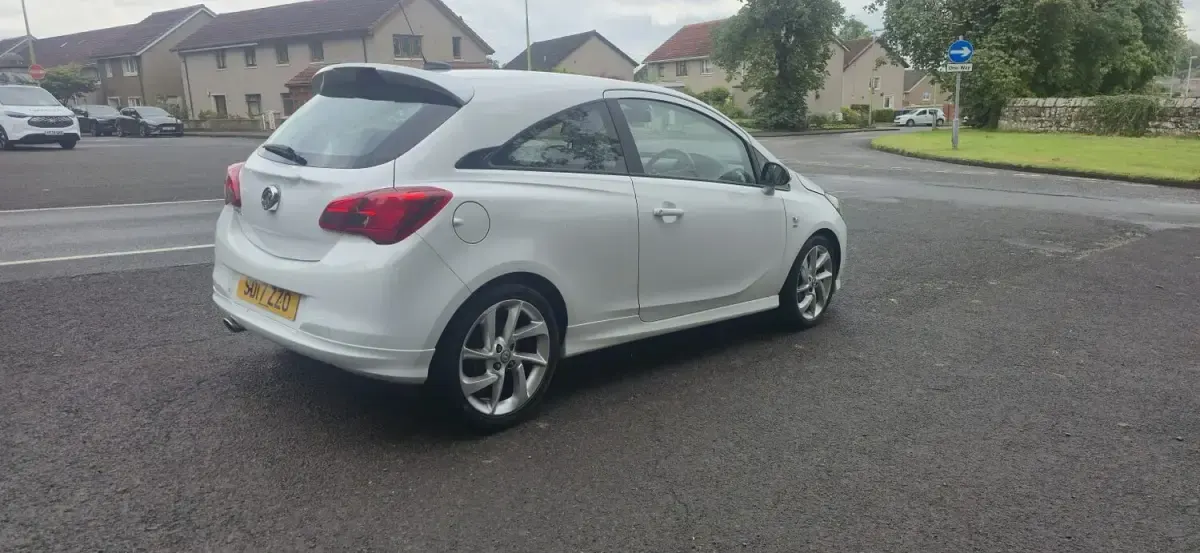 Used Vauxhall Corsa SRi 75 HP (55 kW) 2017 White Hatchback