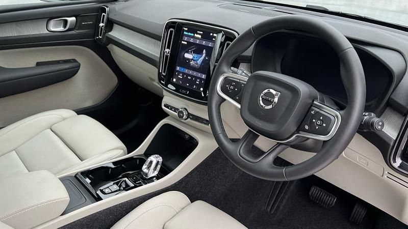 Used Volvo XC40 Ultra 197 HP (144 kW) 2025 Metallic  vapour grey SUV