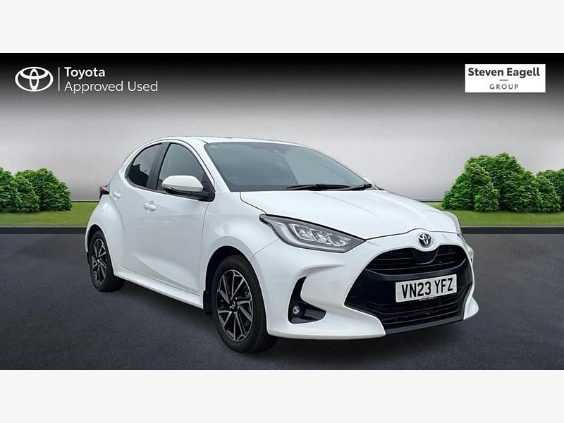 White Used 2023 Toyota Yaris Hybrid Design Hatchback | £17,699 (Fair price) - Image 1/3