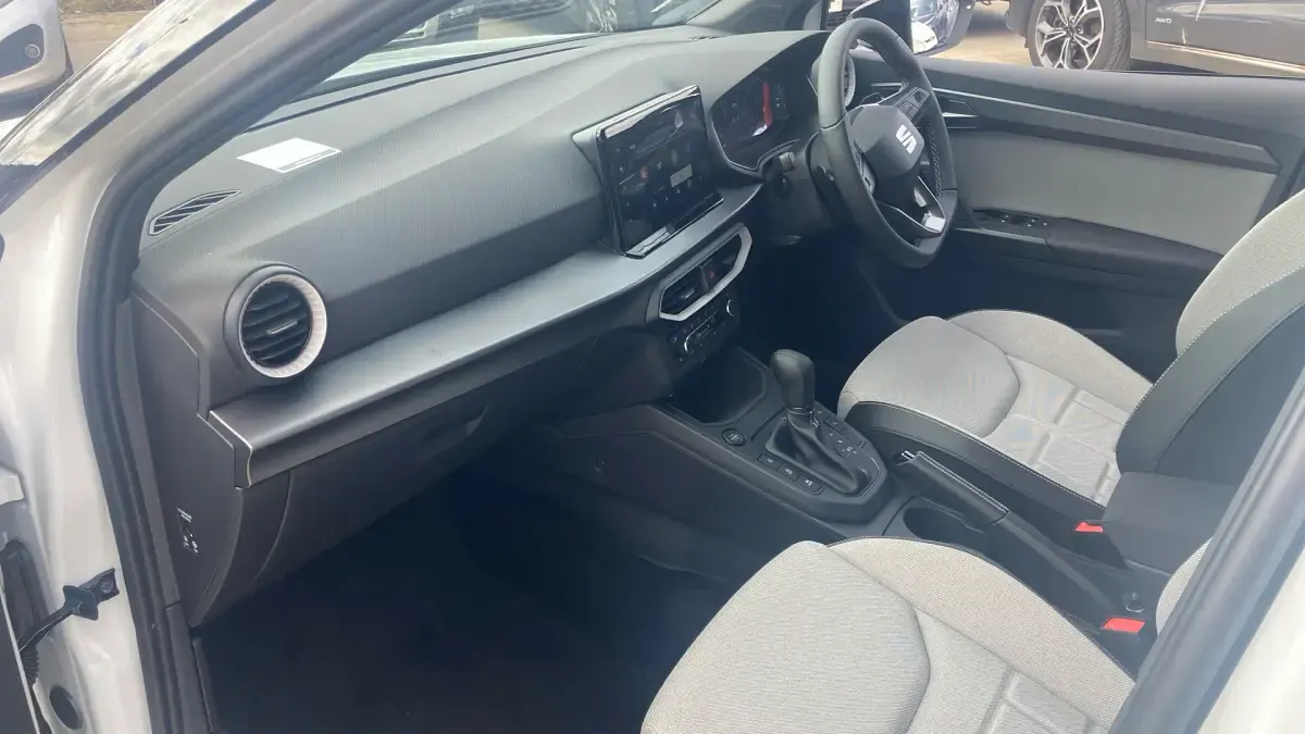 Used Seat Arona FR Sport 150 HP (110 kW) 2026 Glacial white with black roof  metallic SUV