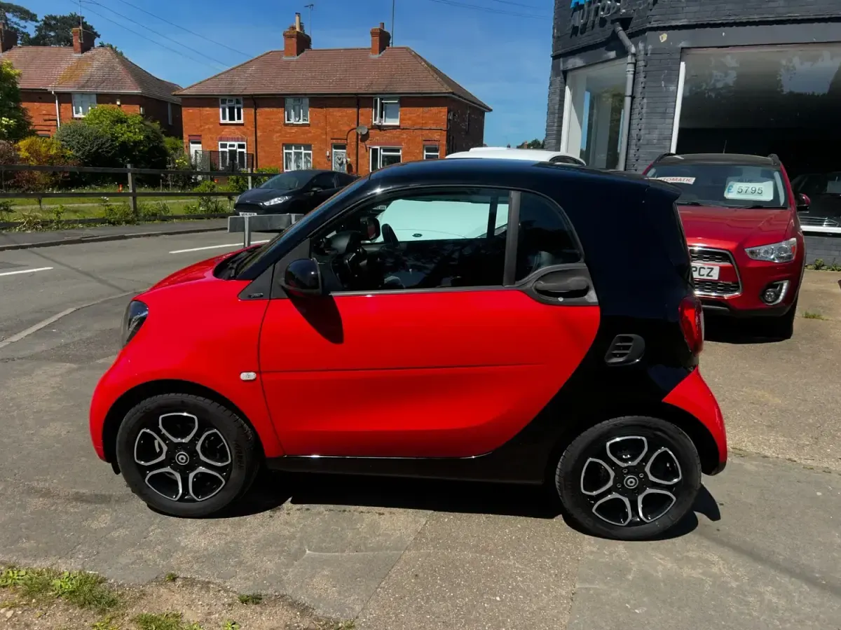 Used Smart ForTwo Coupé Premium 71 HP (52 kW) 2016 Red Coupe