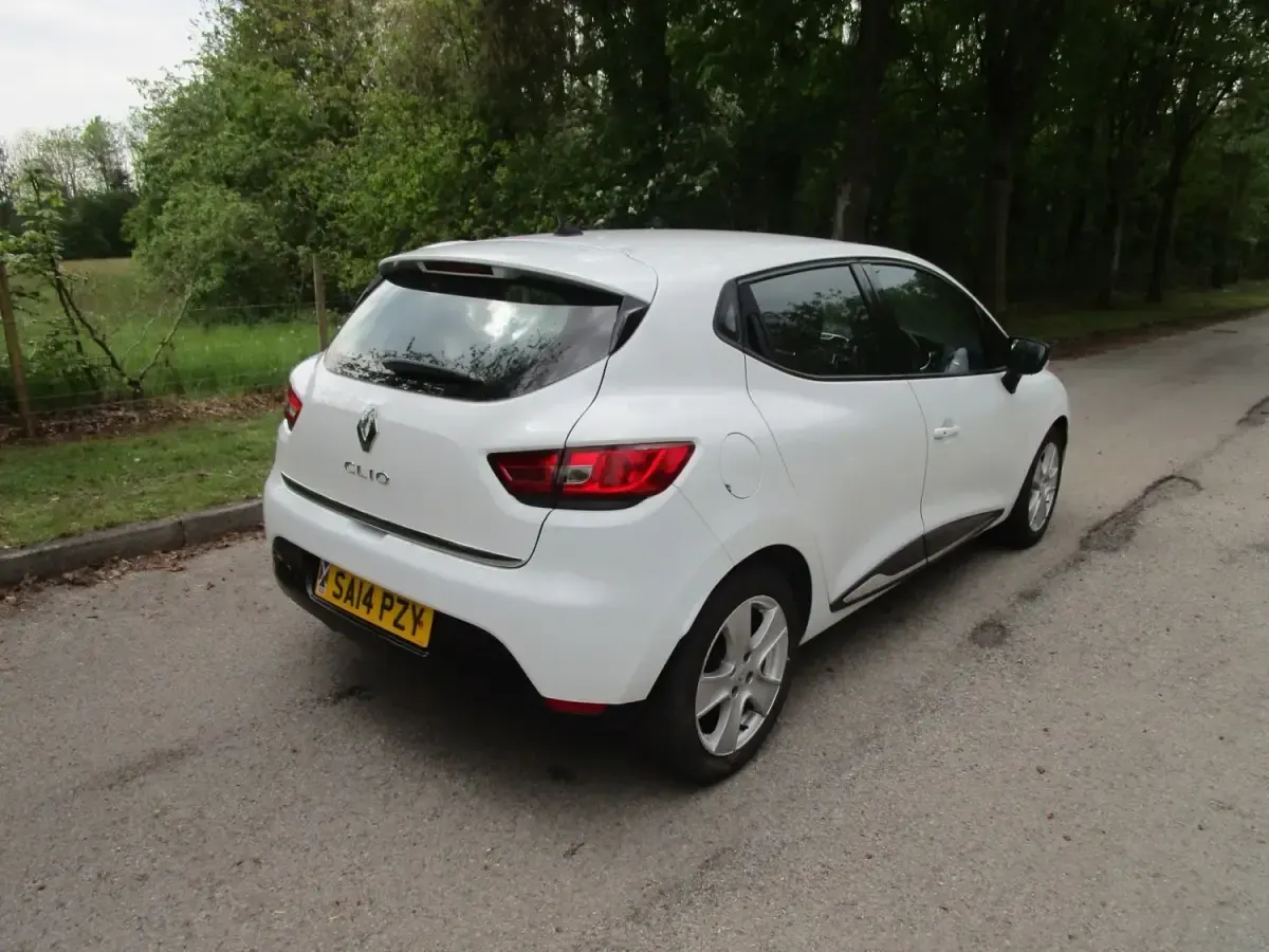 Usado Renault Clio IV Dynamique 75 HP (55 kW) 2014 Branco Citadino