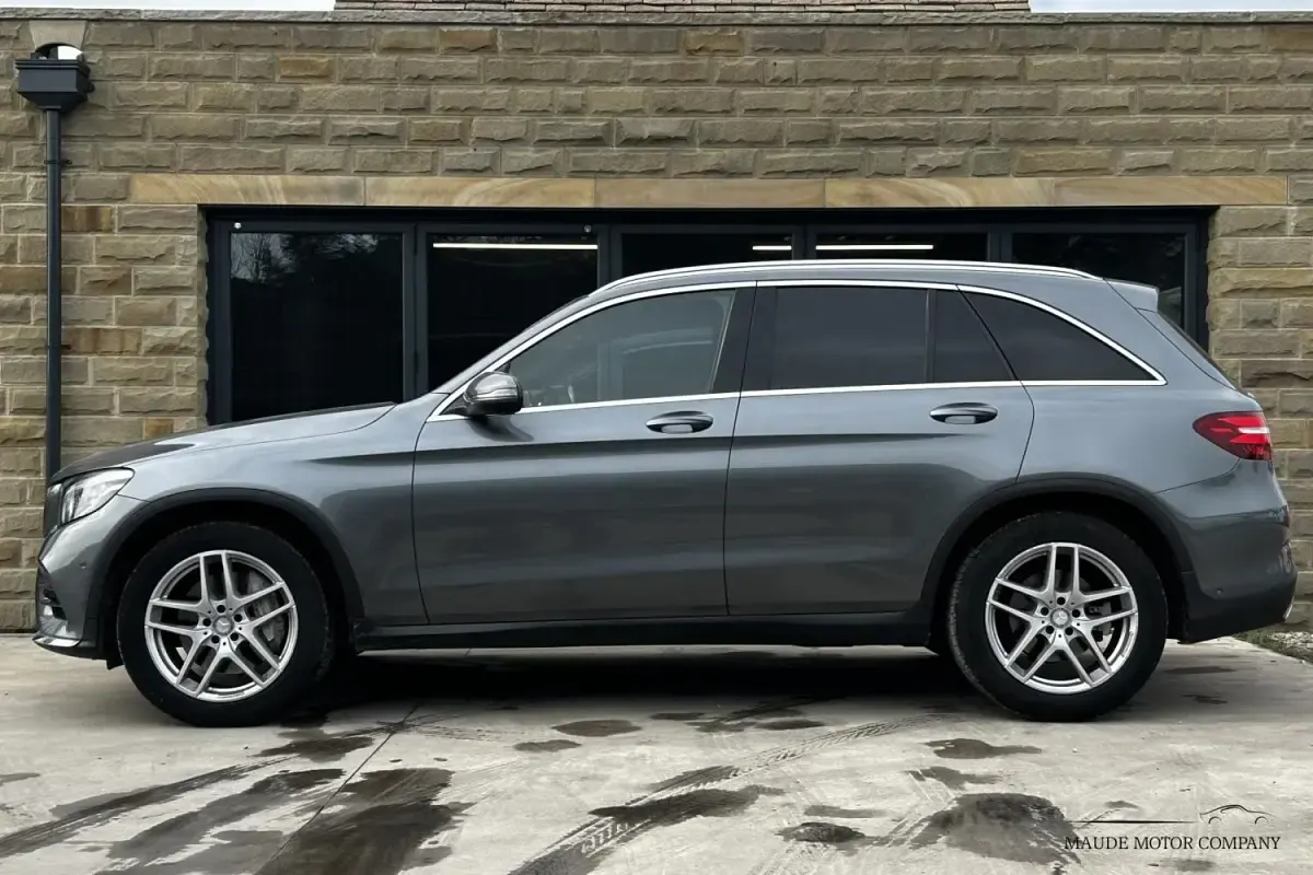Usado Mercedes GLC250 AMG line 204 HP (150 kW) 2016 Cinzento Carrinha