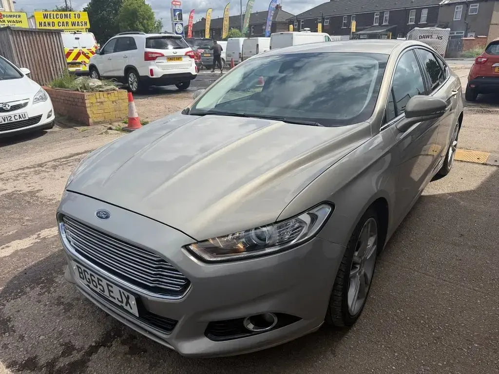 Used Ford Mondeo Titanium 150 HP (110 kW) 2015 Silver Hatchback