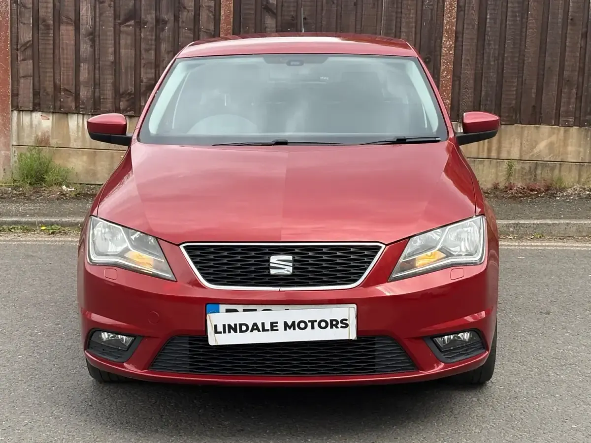 Begagnad Seat Toledo SE 2014 Röd Halvkombi