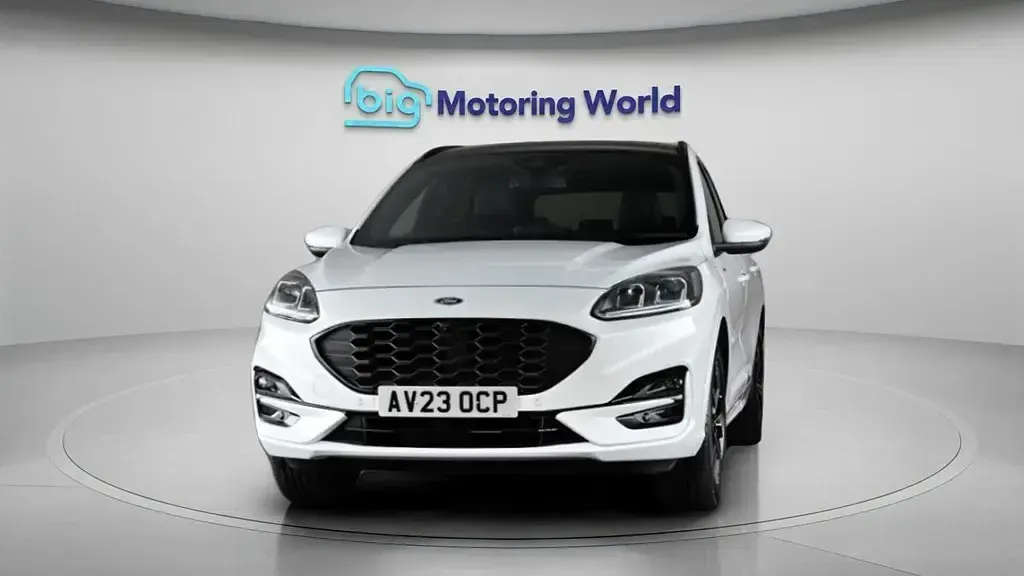 Begagnad Ford Kuga ST-Line X 225 HK (165 kW) 2023 Vit SUV