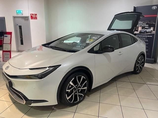 New Toyota Prius 2025 White Hatchback