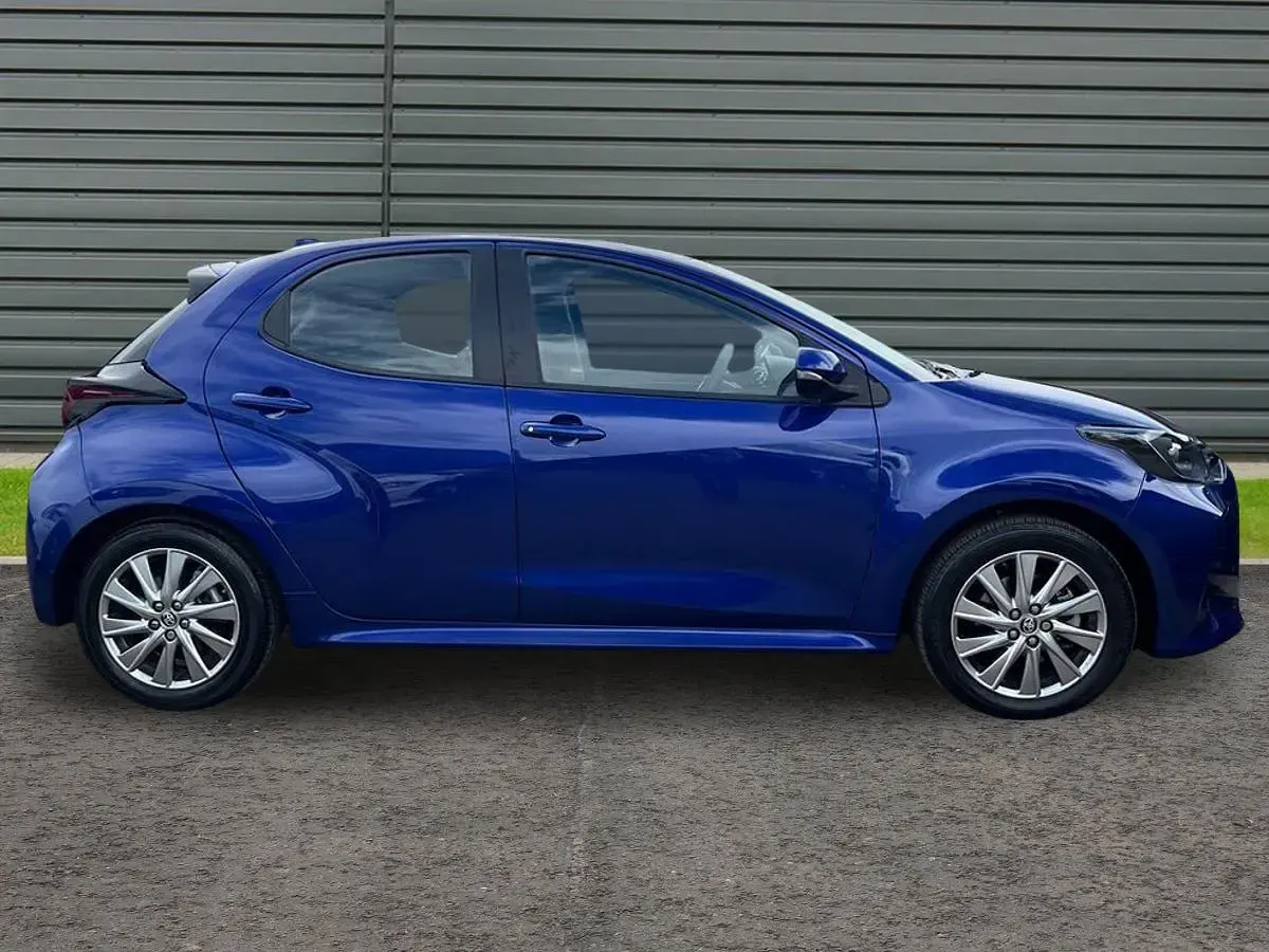 Used Toyota Yaris 116 HP (85 kW) 2023 Blue Hatchback