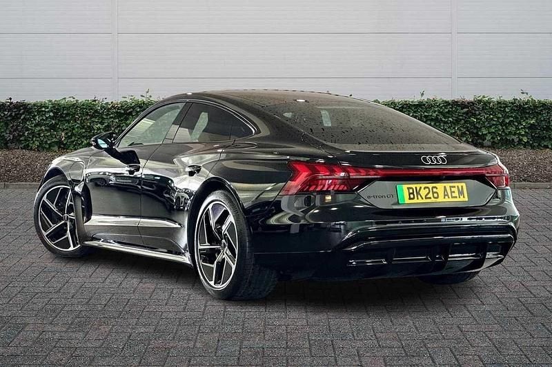 New Audi e-tron 369 kW (503 HP) 2026 Mythos black metallic SUV