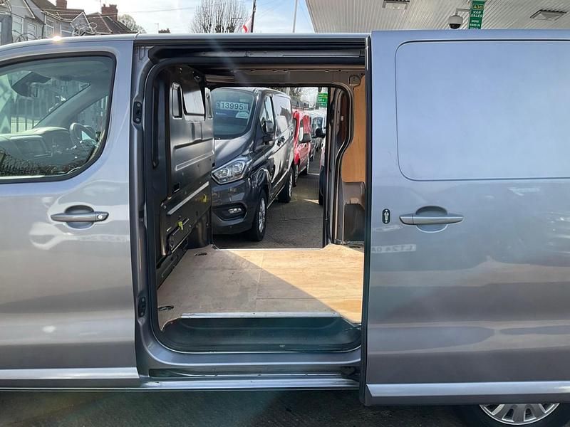 Used Vauxhall Vivaro Sportive 100 HP (73 kW) 2021 Grey MPV