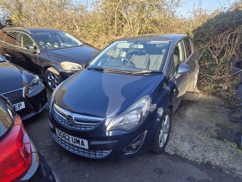 Second-hand Vauxhall Corsa 2012 Albastru Hatchback