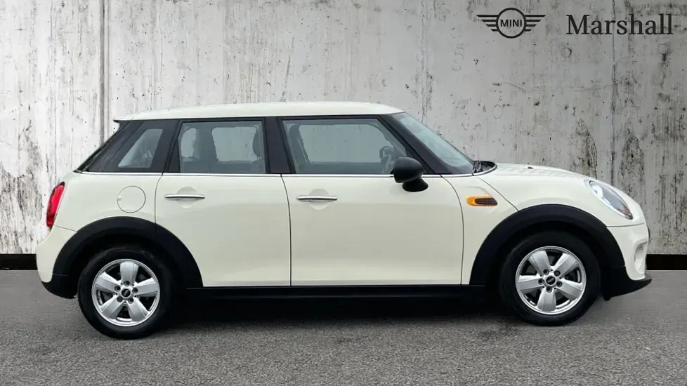 Used Mini ONE Hatch 101 HP (74 kW) 2016 White Hatchback
