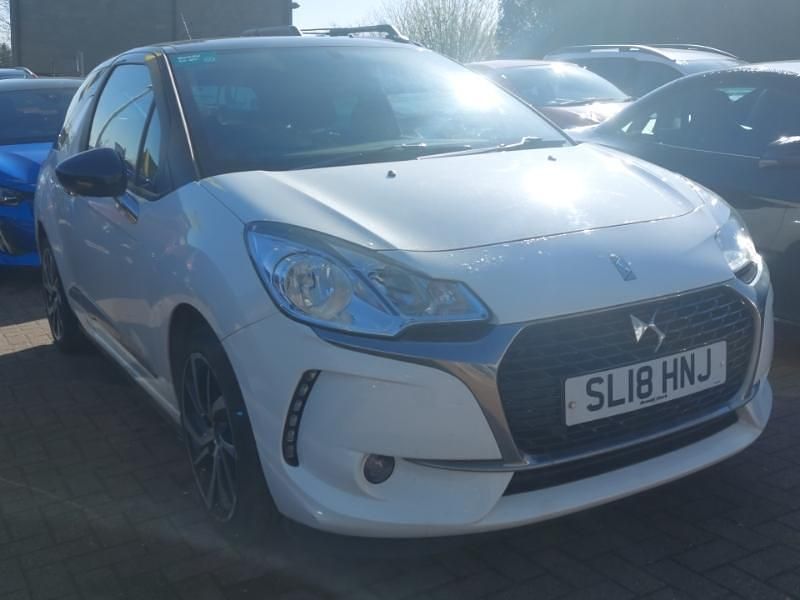 Used DS Automobiles DS3 Connected Chic 100 HP (73 kW) 2018 White Hatchback