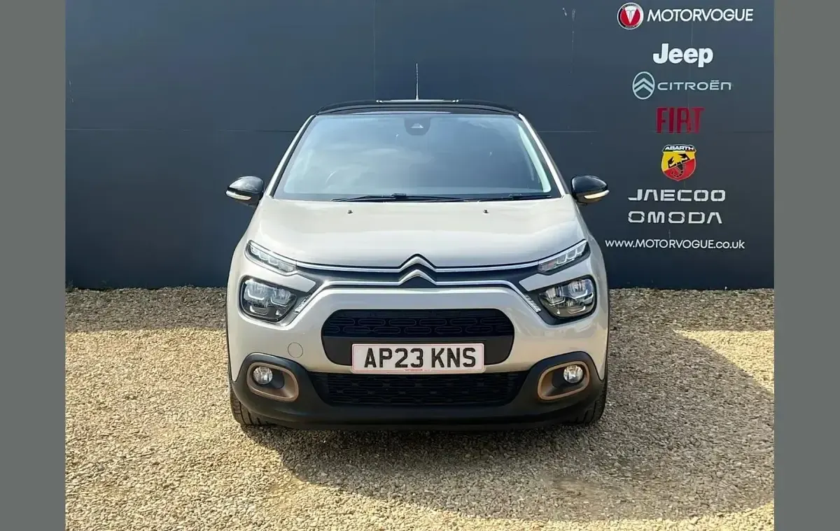 Used Citroën C3 PureTech 81 HP (59 kW) 2023 Beige Hatchback