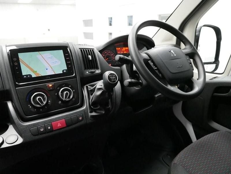 Second-hand Peugeot Boxer Premium 140 CP (102 kW) 2023 Alb Van