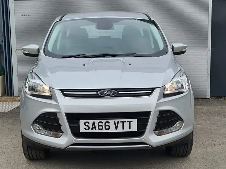 Used Ford Kuga Titanium 180 HP (132 kW) 2016 Silver SUV