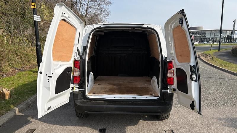 Used Vauxhall Combo 100 HP (73 kW) 2024 MPV