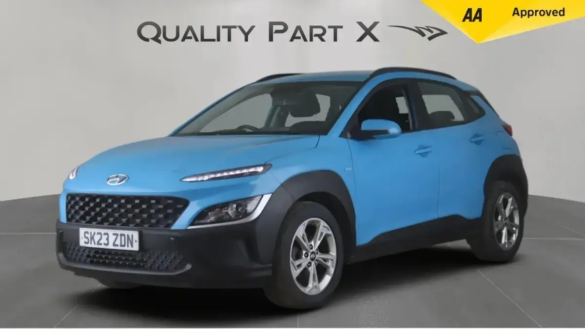 Używany Hyundai Kona SE 120 KM (88 kW) 2023 Niebieski SUV